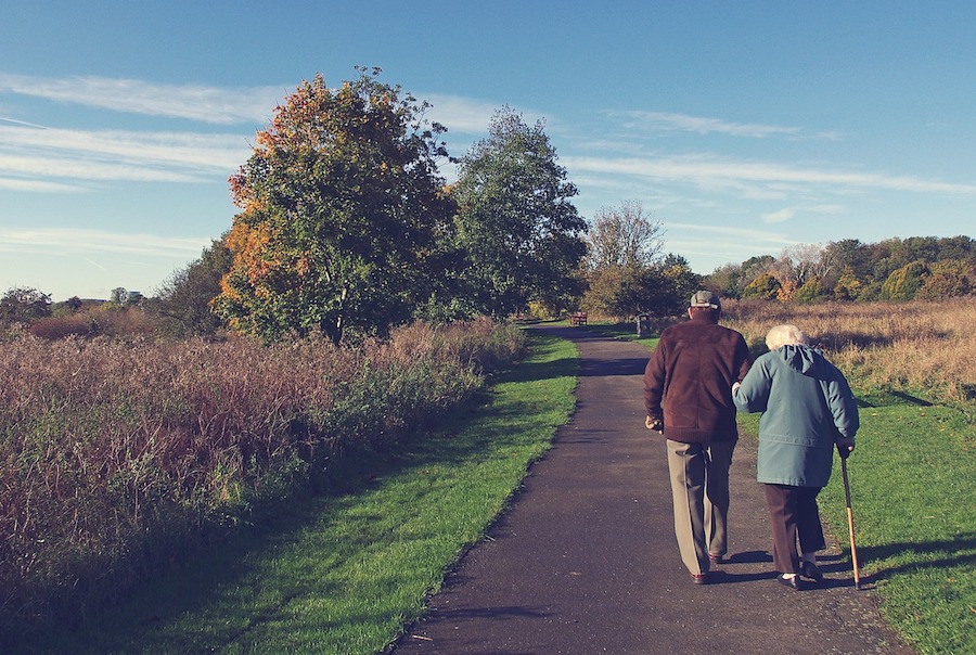 A Caregiver’s Guide to Socializing with Your Loved One